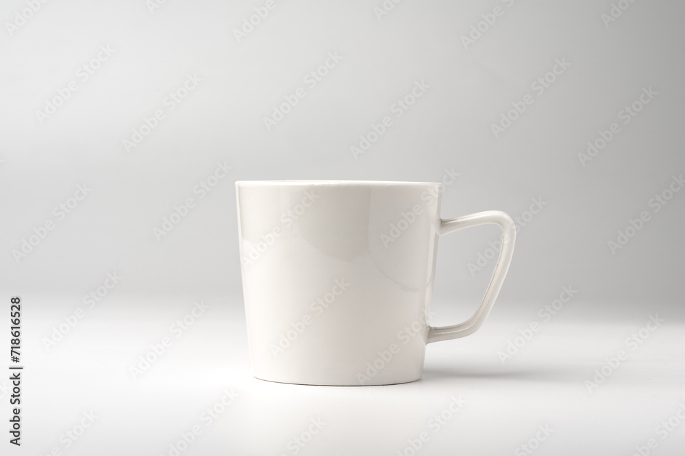 Obraz premium Blank white coffee mug mock up on white background