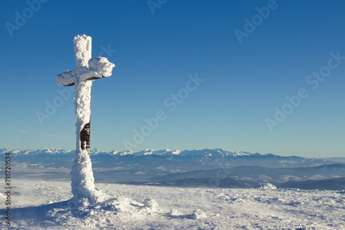Samotny krzyż na Pilsku photo