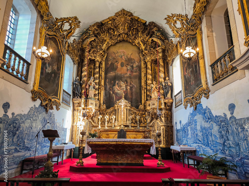 Desvendando a serenidade sacra: O esplendor oculto e o Altar da Igreja de Santa Marinha em Vila Nova de Gaia, Portugal photo
