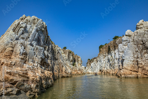 Jabalpur  Madhya Pradesh India   October 24  2018     Dhuandhar waterfall in Narmada river at Bhedaghat  Jabalpur.