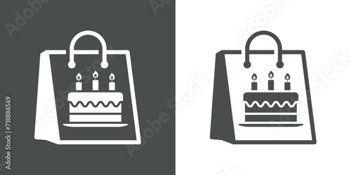 Logo con silueta de tarta de cumpleaños con velas en bolsa de la compra de papel