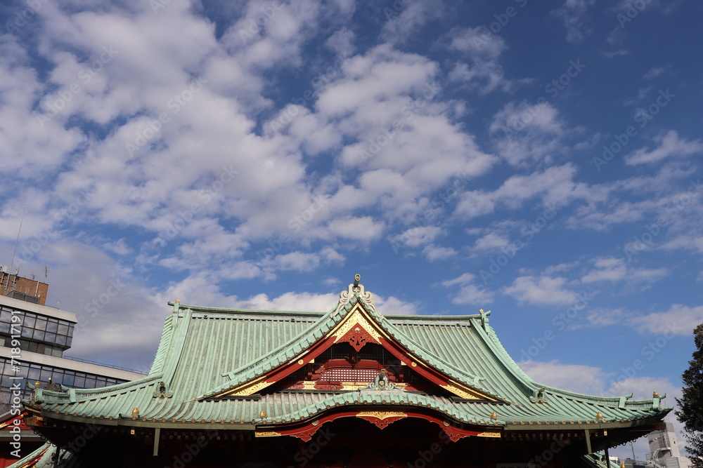 神社と空