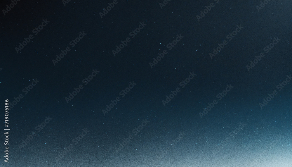Obraz premium Dark grainy background with blurred white, blue, and black abstract gradient and glowing light - perfect for large banners.