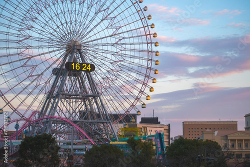 Ferris wheel of Cosmo Clock 21 with sunset background in Yokohama, Japan © kitinut