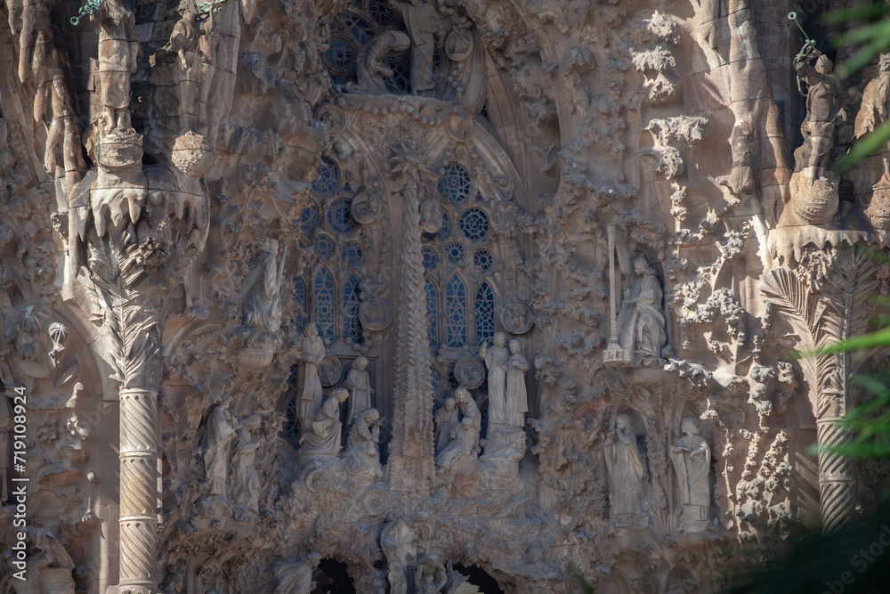 Barcelona, Sagrada Família, frescoes, sculptures, facade, ornament, spiers, towers, temple, church, religion, art, Antonio Gaudi