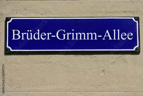 Emailleschild Brüder-Grimm-Allee