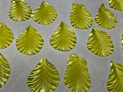 Pastry: sugar leaves to decorate cakes photo