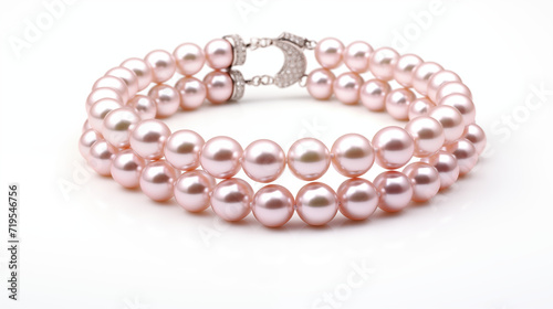 Elegant pearl necklace with a modern twist