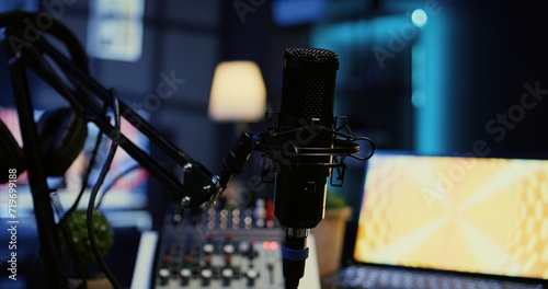 Fotografi Close up shot of microphone used for podcasts, vlogging and livestreams on vlog channel
