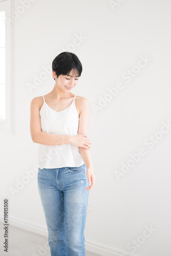 Casually dressed woman in jeans Image of beauty and diet