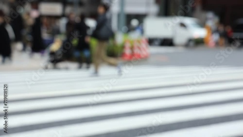 Wallpaper Mural 横断歩道を渡る人々　スローモーション　ぼかし　都市風景 Torontodigital.ca