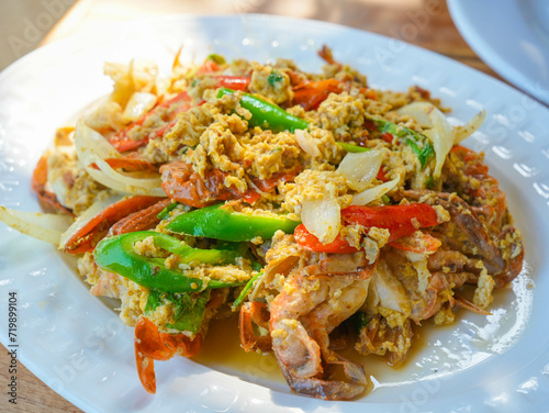 Stir-fried crab with curry powder