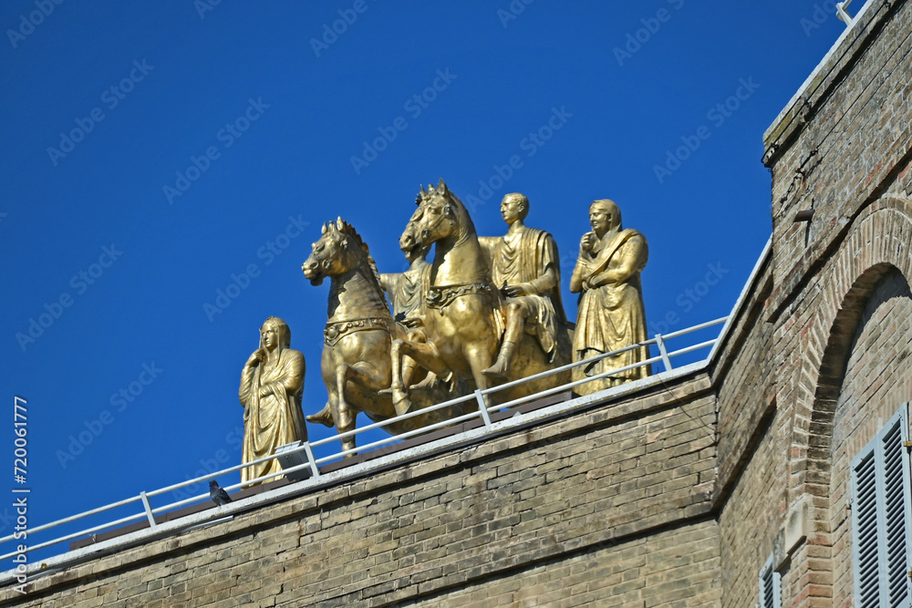 Naklejka premium Ancona, i Bronzi dorati di Cartoceto (Palazzo Ferretti) Marche