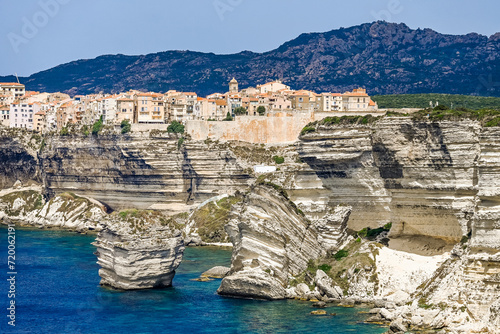 Bonifacio, Kalkfelsen, Insel, Korsika, Mittelmeer, Küste, Festung, Zitadelle, Altstadt, Kirche, Wanderweg, Treppen, Grotten, Bootsausflug, Schiffe, Sommer, Frankreich photo