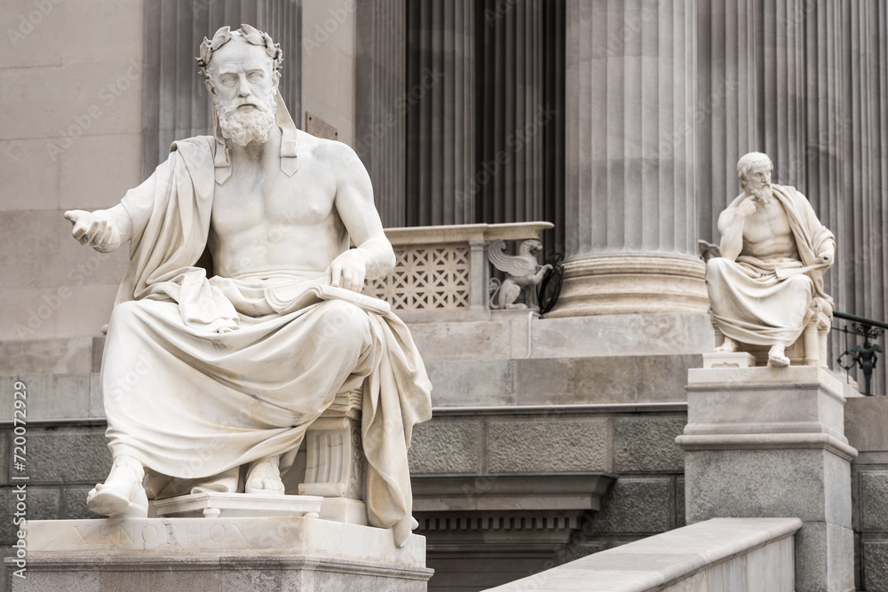Φωτογραφία The statues of Xenophon and Herodotus adorn the Austrian parliament in Vienna, A