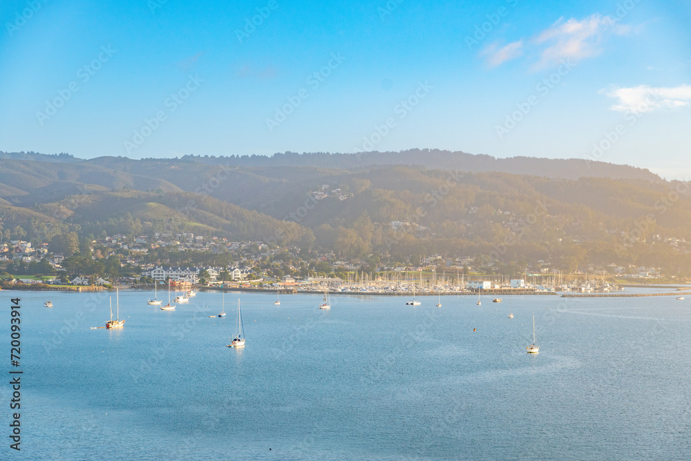 Obraz premium Half Moon Bay Harbor, Mavericks Surf, Sunrise, Early Morning, Oceanfront, Coastal, Harbor Views