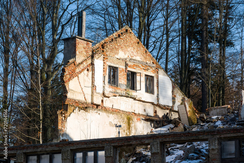 Leerstehendes verfallenes Gebäude  © Karin Jähne