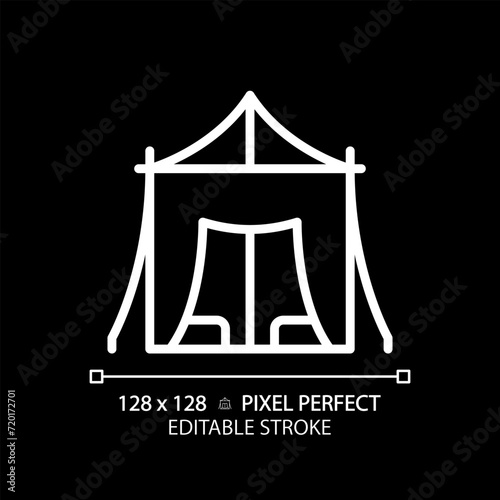 Desert bedouin tent white linear icon for dark theme. Arabic traditional living. Romantic dune travel. Desert culture. Thin line illustration. Isolated symbol for night mode. Editable stroke