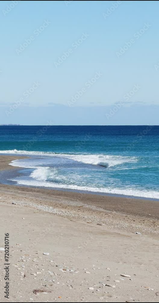 Crashing waves on the seashore Crashing waves on the seashore
