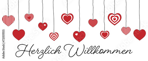 Herzlich Willkommen - Schriftzug in deutscher Sprache. Grußkarte mit hängenden Herzen.