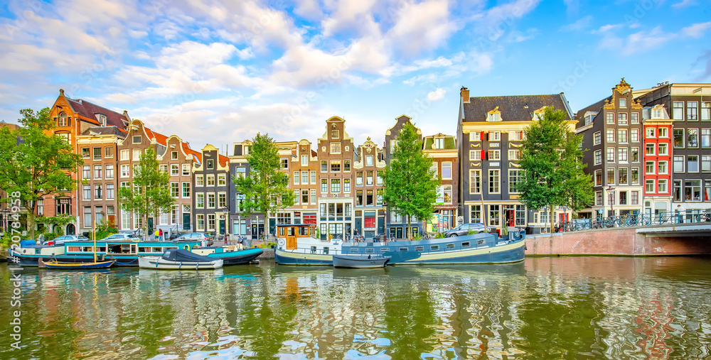 Obraz na płótnie Gingerbread houses along Singel water canal in Amsterdam city, Netherlands w salonie