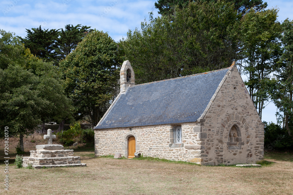 The Saint-Gonveld Chapel and its cross in Landunvez The Saint-Gonveld Chapel and its cross in Landunvez