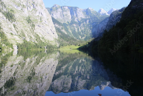 Fototapeta Naklejka Na Ścianę i Meble -  Königssee mirror lake green and big mountains in the back