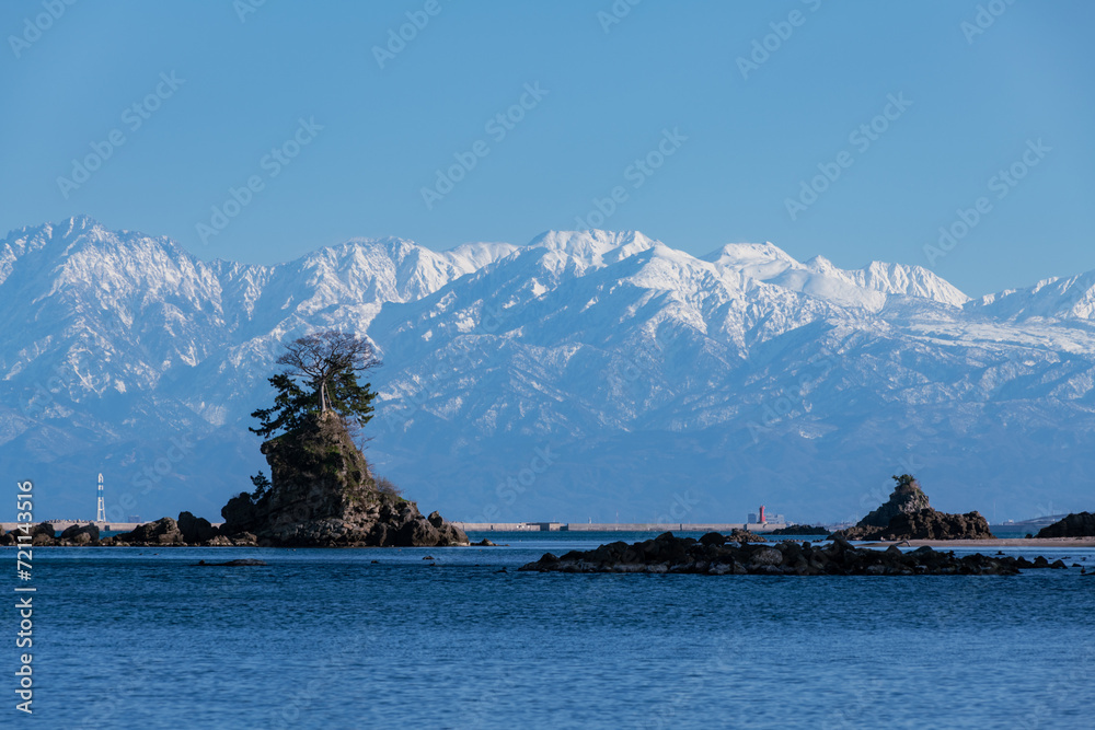 雨晴海岸・女岩と立山連峰
