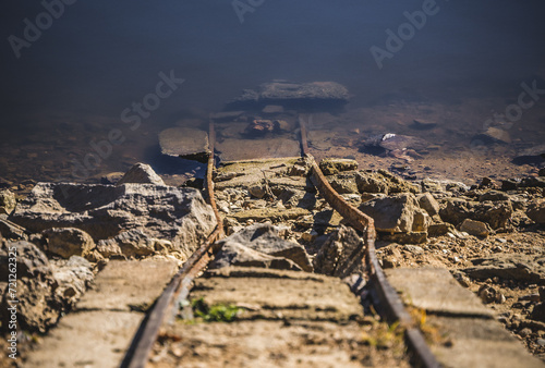 Obraz na płótnie Ancienne rail de train qui s'immergent dans les gorges de la loire w salonie