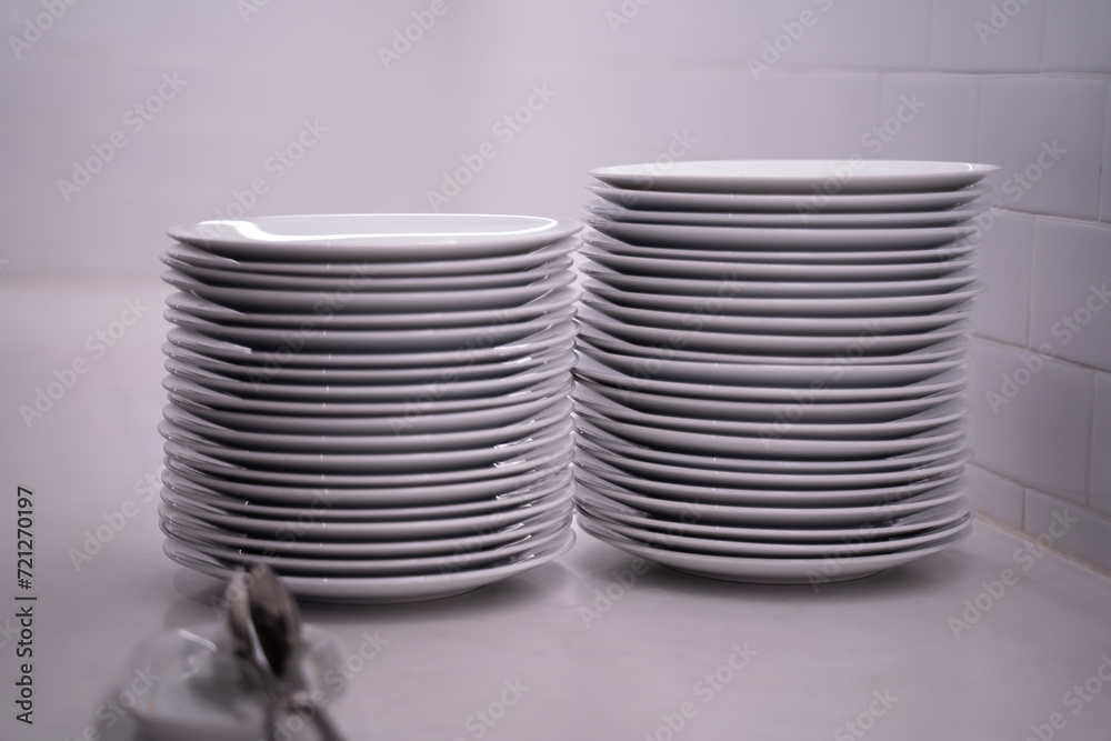 Many white dishes were placed on the table. In a coffee shop or restaurant Many white dishes were placed on the table. In a coffee shop or restaurant