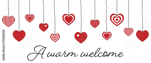 A warm welcome - Schriftzug in englischer Sprache - Herzlich Willkommen. Grußkarte mit rot-weißen Herzen.