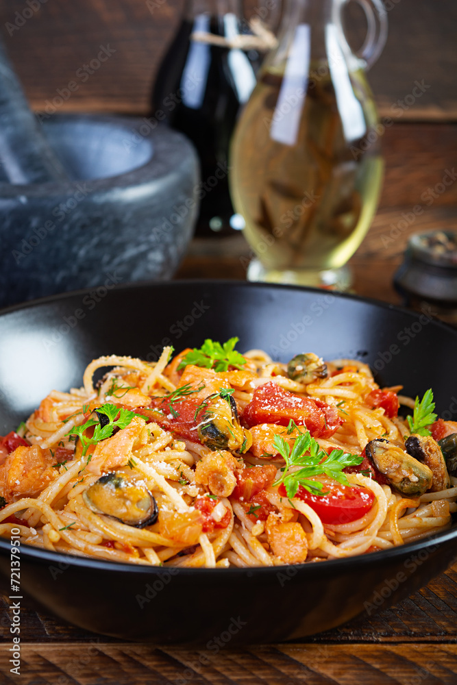 Seafood pasta with clams, salmon and tomatoes. Spaghetti with seafood cocktail Seafood pasta with clams, salmon and tomatoes. Spaghetti with seafood cocktail