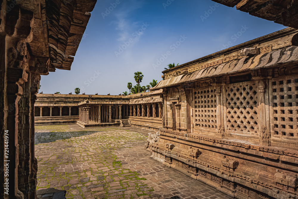 Fototapeta premium Shri Airavatesvara Temple is a Hindu temple located in Dharasuram, Kumbakonam, Tamil Nadu. It was built by Chola emperor Rajaraja-2. The temple dedicated to Shiva. It is a UNESCO World Heritage Site.