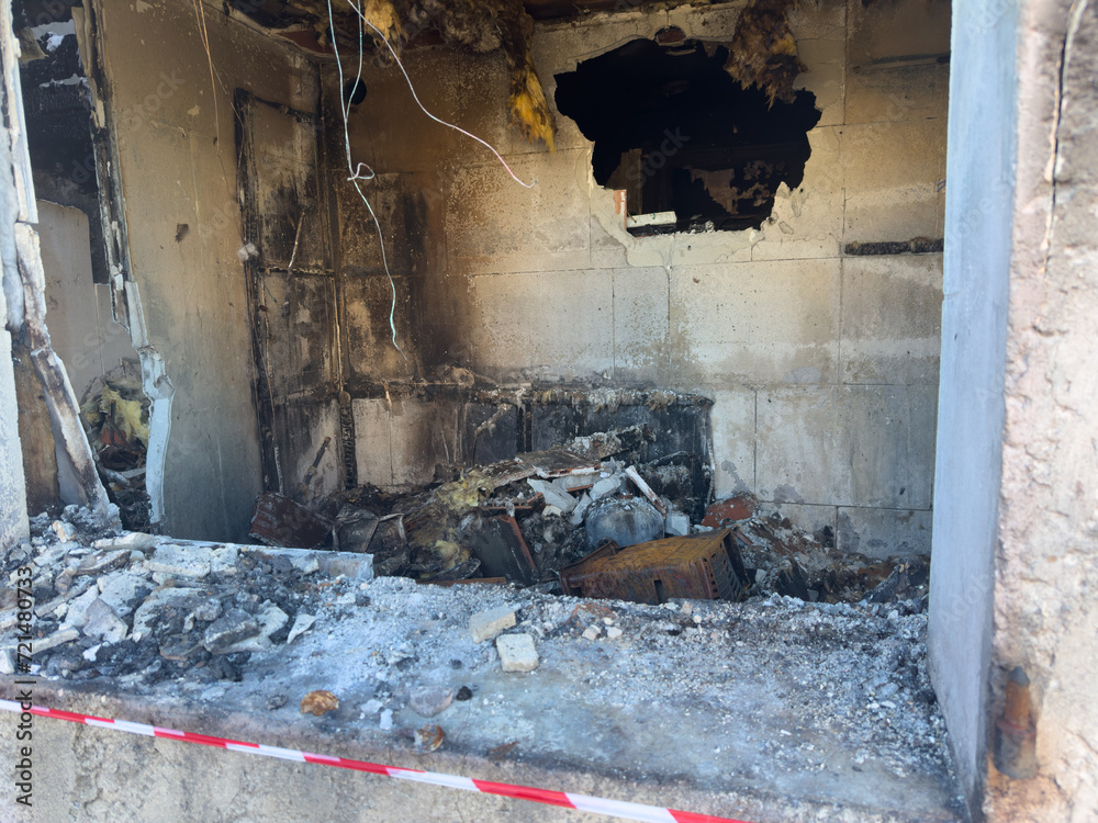 Obraz na plátně Maison incendiée