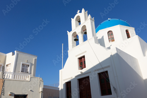 Santorini - The typically white bliue church in Oia. 