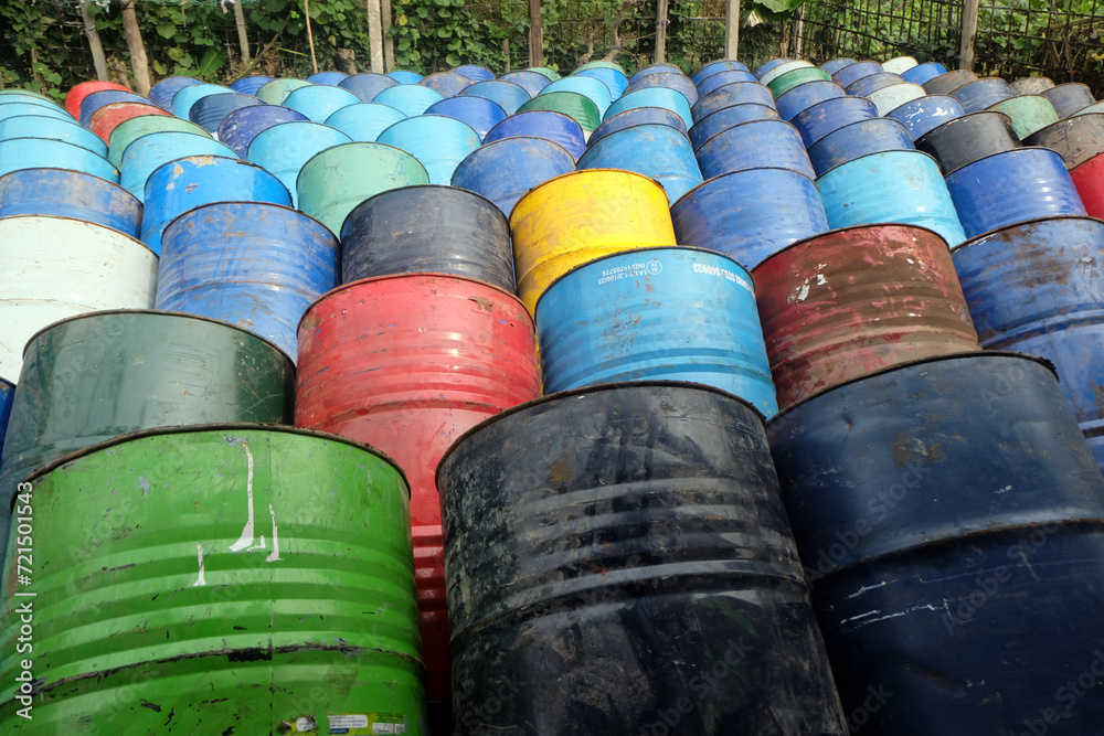Bangladesh recycles and re-markets old plastic and drums. No need to import again. So dollars are saved and the business is profitable Bangladesh recycles and re-markets old plastic and drums. No need to import again. So dollars are saved and the business is profitable