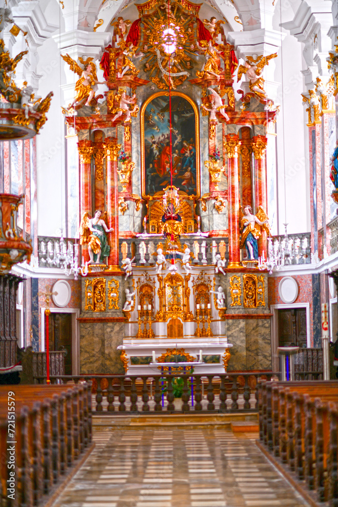 Hochaltar der Frauenkirche (Zu Unserer Lieben Frau) in Günzburg, Schwaben (Bayern)	
