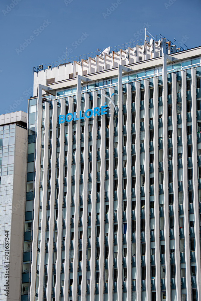 Puteaux, France 26 janvier 2024 Vue de la tour Bolloré, siège social