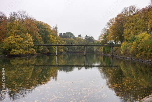 Fototapeta Naklejka Na Ścianę i Meble -  Parkbron bridge in Kungsparken park in Malmo, Sweden in late fall