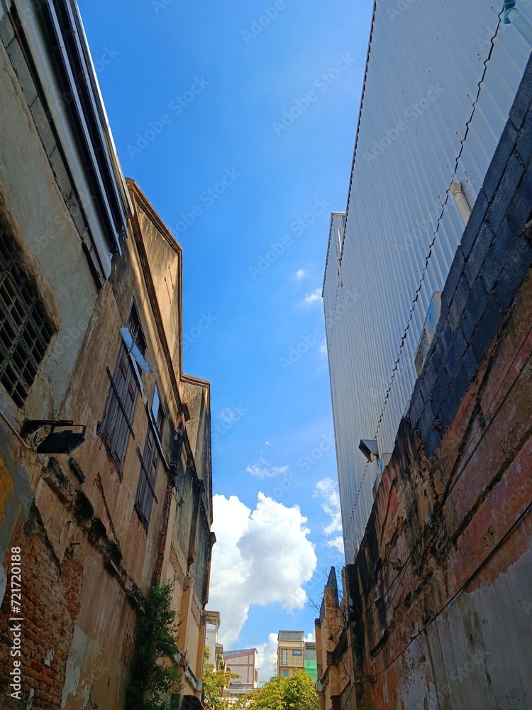 The Sky between the Buildings