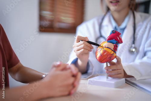 Cuadro en lienzo Asian cardiologist doctor women explaining about anatomical of human heart model