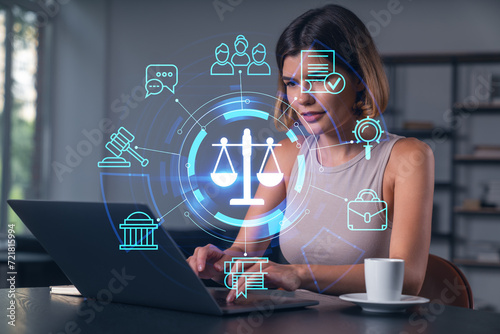 Foto Thoughtful businesswoman in casual wear typing on laptop at office workplace with coffee cup