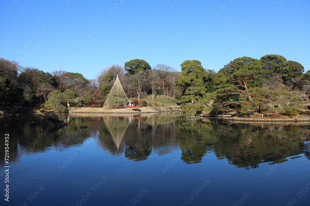 Daisensui Pond and Yukitsuri (snow hanging) in Rikugien Garden, Tokyo, Japan