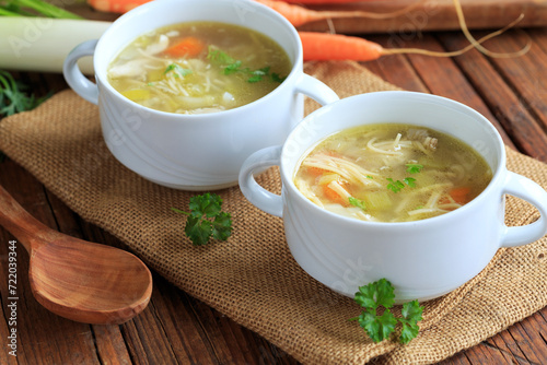 Omas Hühnersuppe mit Nudeln photo