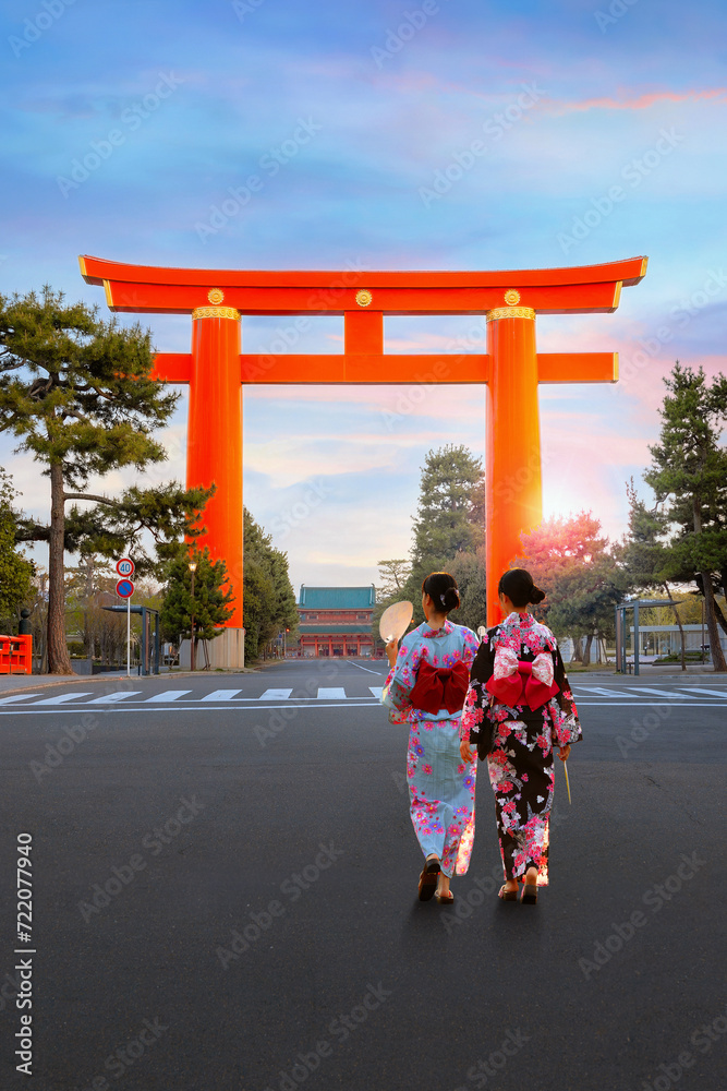Φωτογραφία Young Japanese women in traditional Kimono dress at the Great Torii Gate of Heia