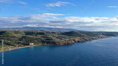 survol de la côte ouest de la Sardaigne à Bosa © Lotharingia