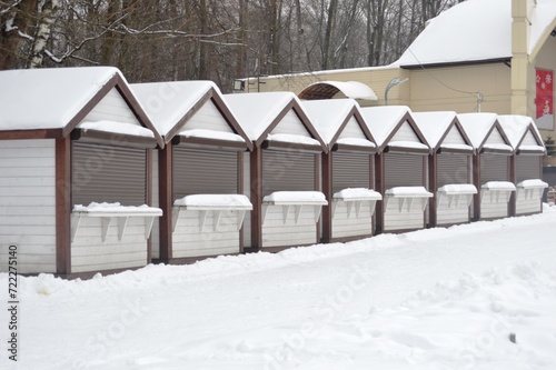 Wallpaper Mural house in the snow Torontodigital.ca