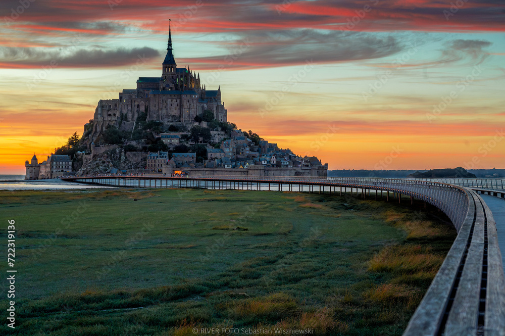 Mont Saint-Michel - France  - obrazy, fototapety, plakaty 