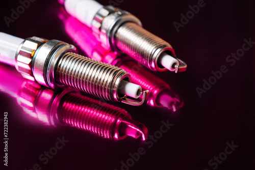 Spark plugs for internal combustion engines in defocus.