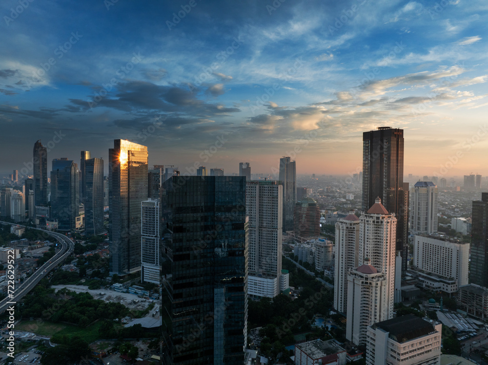 Obraz premium Beautiful sunset in Jakarta City Indonesia. Jakarta, is a capital city of indonesia that become the centre of economic and financial of Indonesia.